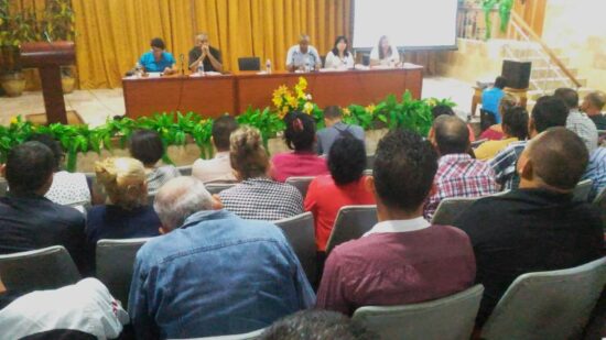 La autonomía municipal y sus principios básicos en el centro del debate.