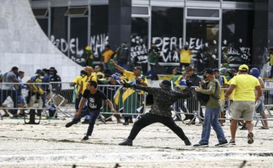 Lula ha calificado de “barbarie” los graves altercados vividos en la capital brasileña por parte de radicales de la extrema derecha. Foto: Cubasí.