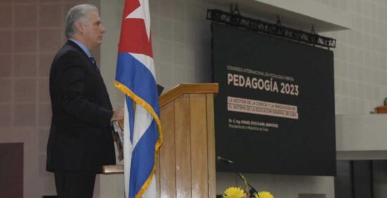 «Hemos aprendido que la ciencia y la innovación tienen respuesta para todo. Sin dudas el camino del conocimiento es nuestro camino. Y en él las universidades y las instituciones educativas juegan un papel clave», expresó el mandatario cubano. Foto: @PresidenciaCuba.