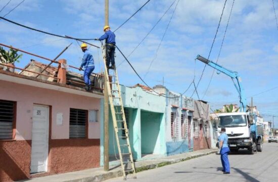 Los trabajadores de Etecsa en Sancti Spíritus aumentaron la mayoría de los servicios durante el 2022. Foto: Vicente Brito/Escambray.