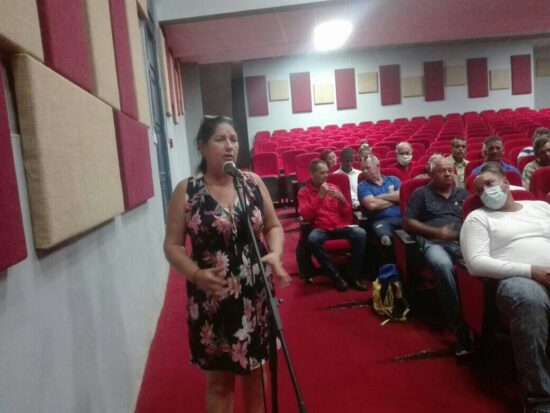 Delegados de Trinidad, opinan sobre los propuestos para candidatos a diputados al Parlamento.