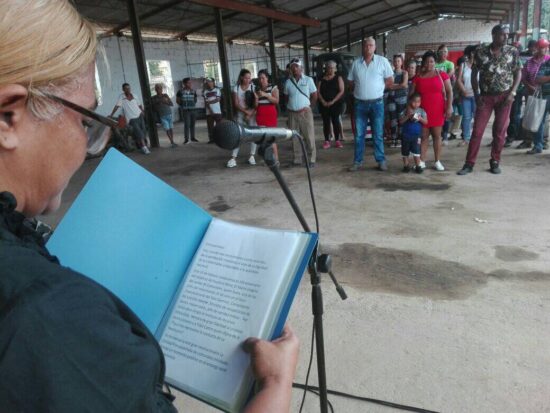 Importante es la labor de los Servicios Comunales en el mantenimiento de la higiene y la belleza del entorno de Trinidad, privilegiada por la Naturaleza y la mano del hombre. Fotos: Alipio Martínez Romero/Radio Trinidad Digital. 