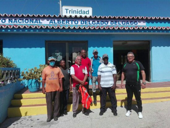 El pequeño colectivo del aeropuerto Alberto Delgado, de Trinidad, hace proezas en pos de restablecer la habitual actividad, necesaria en la aviación civil. Fotos: Alipio Martínez Romero/Radio Trinidad Digital.