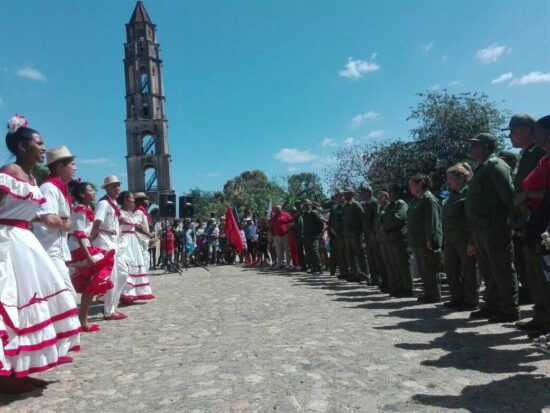 En Manaca-Iznaga, también momentos para disfrutar del buen arte.