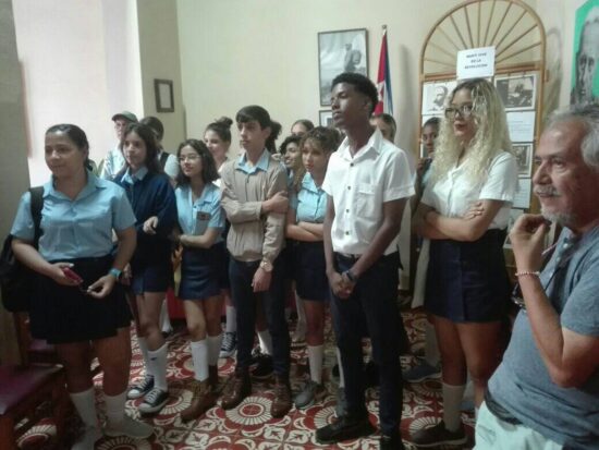 Numerosos jóvenes acudieron a este encuentro con amigos italianos y chilenos, solidarios con Cuba.