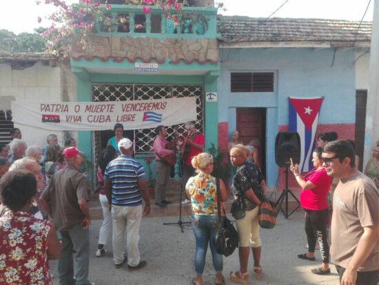 Hermosos momentos han vivido los candidatos a diputados por Trinidad. En la imagen, encuentro en la circunscripción 9 del Consejo Popular Centro. Fotos: Equipo de reporteros de Radio Trinidad Digital.