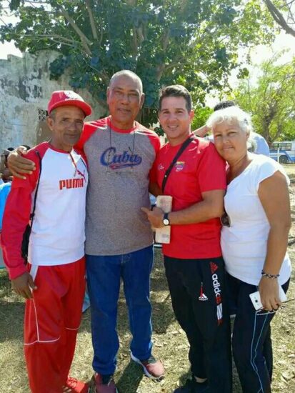 Antonio Muñoz (al centro) el deportista más emblemático en la historia de Trinidad.