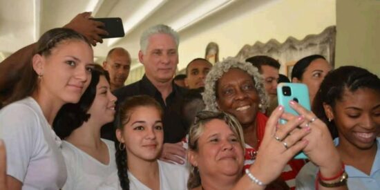 El intercambio de este jueves forma parte de los recorridos que hasta el 24 de marzo realizan los candidatos a diputados al Parlamento cubano.