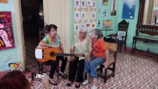 Memorable encuentro entre tres grandes: Isabel Béquer, La Profunda; Nélida Pomares e Isabel Cristina Béquer.
