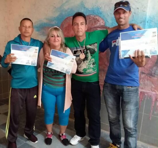 Parte de los ganadores del concurso provincial, quienes representarán a Sancti Spíritus en el evento nacional. de clases de Educación Física.