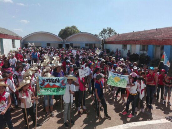 Los pioneros exploradores recibieron con alegría a los candidatos a diputados por Trinidad, y a otros compañeros de la Asamblea Municipal del Poder Popular y del Consejo Popular Armando Mestre.