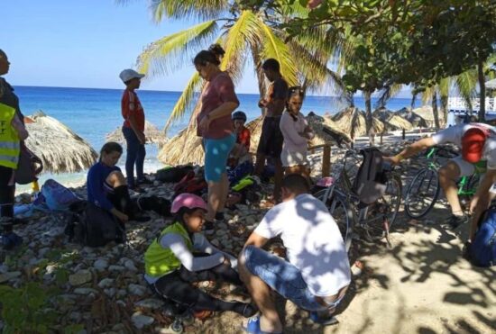 Actividad con el grupo de Turismo deportivo Recreación y naturaleza.