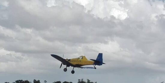 Tres aeronaves M-18 y su tripulación completa ayudan a la extinción del incendio en Pinares de Mayarí. Foto: José Lorenzo García.