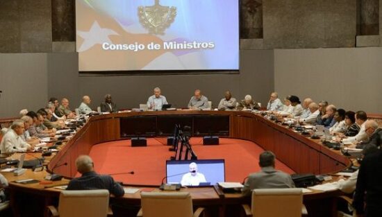 Díaz-Canel encabezó la sesión del Consejo de Ministros correspondiente al mes de enero. Foto: Estudios Revolución.
