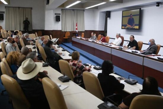 El Presidente Díaz-Canel encabezó la cita que dio seguimiento a las ideas y acuerdos derivados del IX Congreso de la Uneac. Fotos: Estudios Revolución.