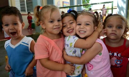 En lo referente a lesiones no intencionales en menores de edad, se incrementa la labor educativa desplegada para reducir riesgos. Foto: ACN.