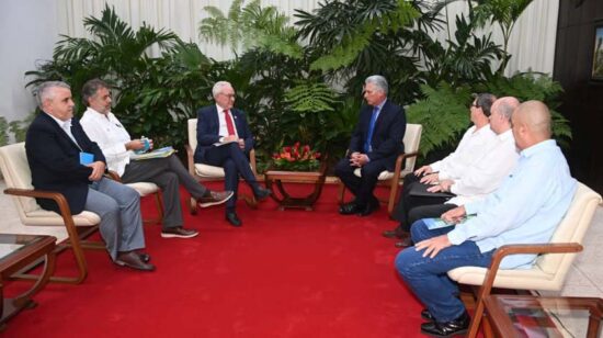 El Presidente cubano, Miguel Díaz-Canel Bermúdez, se reunió en La Habana con Mario Lubetkin, subdirector general de la Organización de las Naciones Unidas para la Alimentación y la Agricultura (FAO). Foto: ACN.