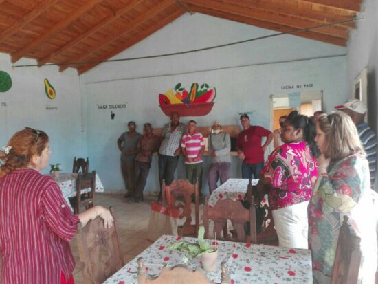 Intercambio con trabajadores de la empresa Agroforestal Trinidad.