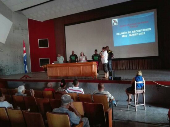 Los candidatos a diputados por Trinidad a la Asamblea Nacional del Poder Popular en encuentro con los secretarios generales de los núcleos del Partido en el territorio. Fotos: Alipio Martínez Romero/Radio Trinidad Digital.