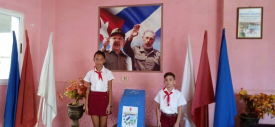 Como en todos los procesos electorales de Cuba, en estas Elecciones Nacionales, las urnas fueron custodiadas por nuestros pioneros. Foto: Facebook.