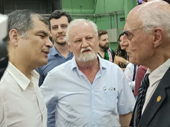 Correa participó en un encuentro con organizaciones populares, coordinado por el Movimiento de los Trabajadores Rurales Sin Tierra y el Partido Socialismo y Libertad, en Sao Paulo. Foto: Prensa Latina.