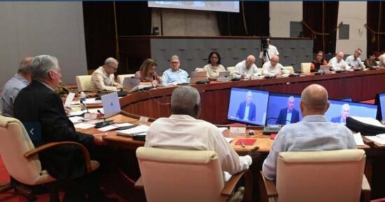 El presidente cubano valoró los resultados de los comicios nacionales en reunión del Consejo del Ministros. Foto: Estudios Revolución.