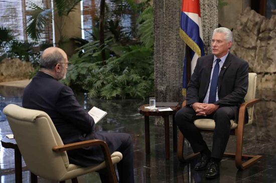 Miguel Díaz-Canel en la primera parte de tres horas de conversación con el canal panárabe Al Mayadeen. Fotos: Prensa Latina.