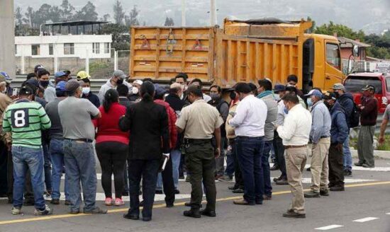 Mientras los transportistas piden aumento del precio del pasaje, las autoridades de oponen igual que los pueblos indígenas. Foto: Prensa Latina.