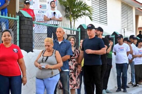 El presidente cubano ejerció su derecho al voto en elecciones generales. Foto: Presidencia Cuba/ Twitter