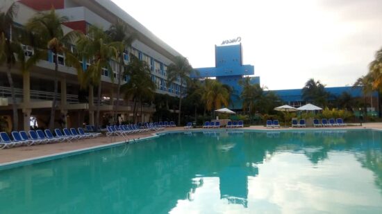 Se les ha reformulado el precio a los pasadías a playa Ancón y a la piscina del Hotel Ancón, que incluye almuerzo, transporte, y otras prestaciones. Foto: José Rafael Gómez Reguera/Radio Trinidad Digital.