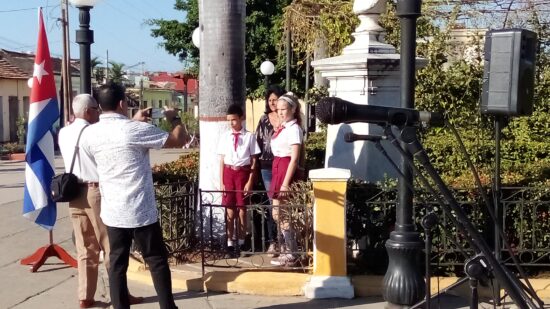 Homenaje a José Martí, en el parque Céspedes. Fotos: José Rafael Gómez Reguera/Radio Trinidad Digital.