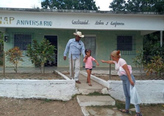 A la familia le agradece su apoyo incondicional y asegura que es su mayor felicidad.