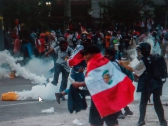 En Perú se mantienen las protestas que demandan la renuncia de la presidenta Dina Boluarte, la renovación del Congreso de la República. Foto: Prensa Latina.