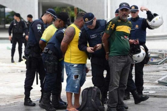 En total, son 46 órdenes de búsqueda y captura, y 32 de detención, contra sospechosos de participar en los actos golpistas del 8 de enero en Brasilia. Foto: Prensa Latina.