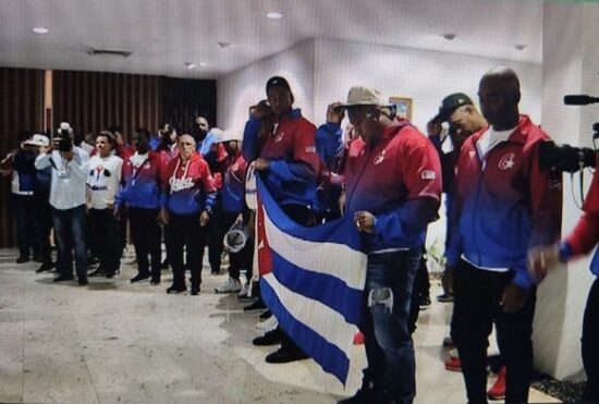 Díaz-Canel recibe al Team Asere. Foto: Captura de pantalla/Cubadebate.