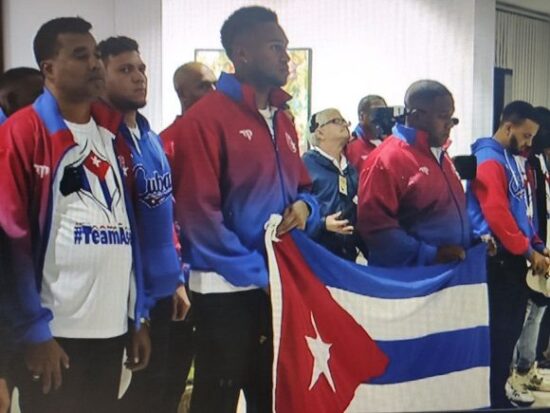Díaz-Canel recibe al Team Asere. Foto: Captura de pantalla/Cubadebate.