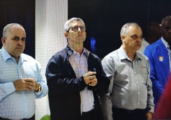 Díaz-Canel recibe al Team Asere. Foto: Captura de pantalla/Cubadebate.