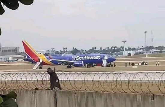 Como resultado de la acción coordinada de varias instituciones, la aeronave aterrizó sin dificultades y los pasajeros fueron evacuados. Foto: Internet.
