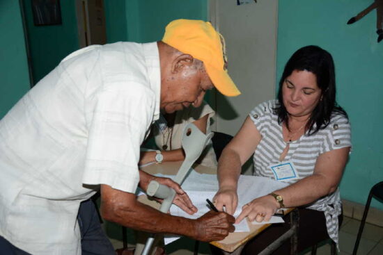 El 73.37 por ciento de los electores votaron por todos los candidatos propuestos. Foto: Vicente Brito/Escambray.