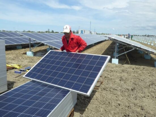 En Cuba es necesario comenzar por parques pequeños de energía fotovoltaica, con una amplia distribución por todo el territorio nacional. Foto: Leidys María Labrador Herrera/Granma.