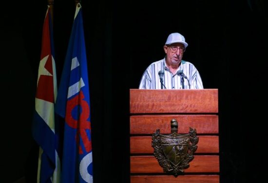 José Antonio Fulgueiras, habló en nombre de los premiados. Foto: Abel Padrón Padilla/ Cubadebate
