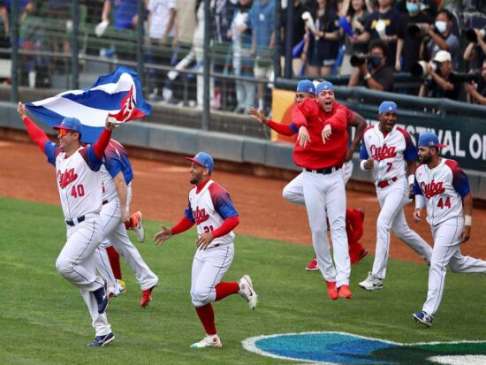 Equipo Cuba en la semifinal del Clásico de Béisbol. Foto: Prensa Latina.