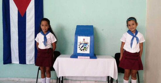 Los pioneros y estudiantes cubanos resguardarán las urnas este 26 de marzo. Foto: PL.