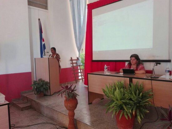 La presidenta de la Asamblea Municipal del Poder Popular de Trinidad , da a conocer el mensaje del Presidente cubano ante el protagonismo del pueblo en las urnas para elegir los diputados de la X Legislatura del Parlamento.