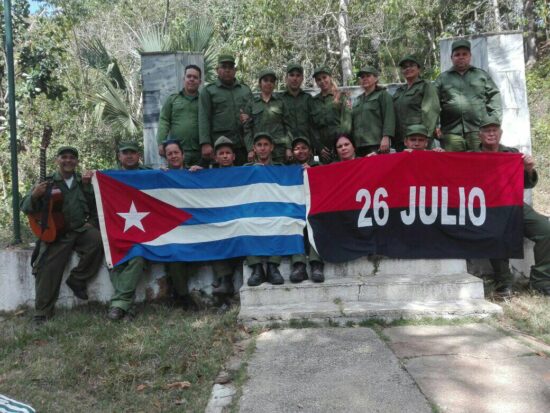 Compañeros de siete municipios de la provincia de Sancti Spíritus, quienes pasan el curso de preparación para la defensa en la Escuela Comandante Enrique Villegas Martínez, del Cacahual, rinden homenaje al Che y sus compañeros.