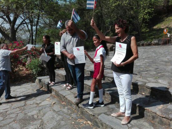 Reconocimiento a cuadros, trabajadores y ex dirigentes del PCC en Trinidad.