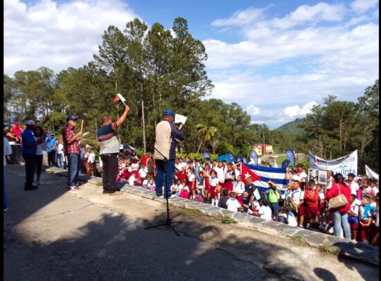 Desfile y concentración por el Primero de Mayo en Topes de Collantes, Trinidad.