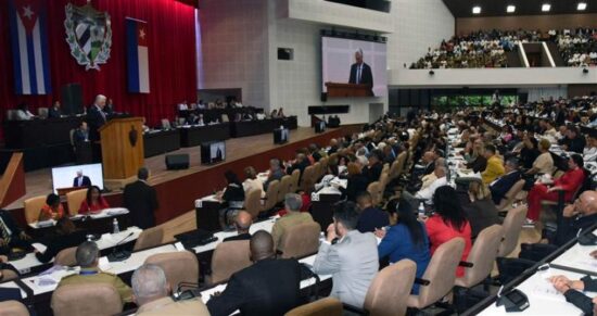 Cada uno de los parlamentarios está sentado aquí para defender los derechos de la mayoría, aseguró el presidente cubano.