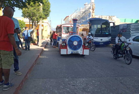 El recorrido se inicia en el parque Céspedes de la ciudad de Trinidad.