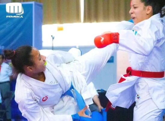 La karateca sureña Bárbara Felicia Lynn Cuevas (izquierda)participa en su primera cita deportiva del ALBA. 